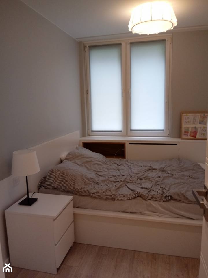 mieszkanie 38 m2 metamorfoza - Mała szara sypialnia - zdjęcie od Grafika i Projekt architektura wnętrz