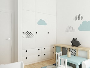 pokój dziecięcy - Mały biały pokój dziecka dla niemowlaka dla chłopca dla dziewczynki, styl skandynawski - zdjęcie od Grafika i Projekt architektura wnętrz