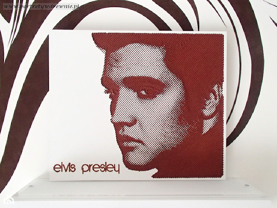 Elvis Presley - portret w stylu halftone - zdjęcie od Portrety w drewnie