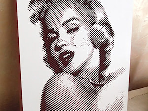 Merylin Monroe - portret w stylu halftone wykonany metodą drzeworytu - zdjęcie od Portrety w drewnie