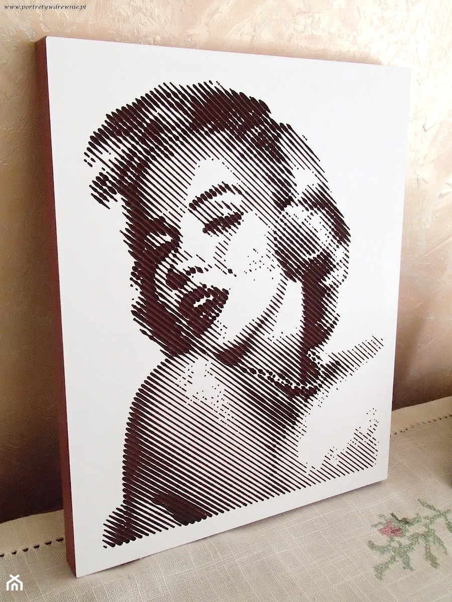 Merylin Monroe - portret w stylu halftone wykonany metodą drzeworytu - zdjęcie od Portrety w drewnie