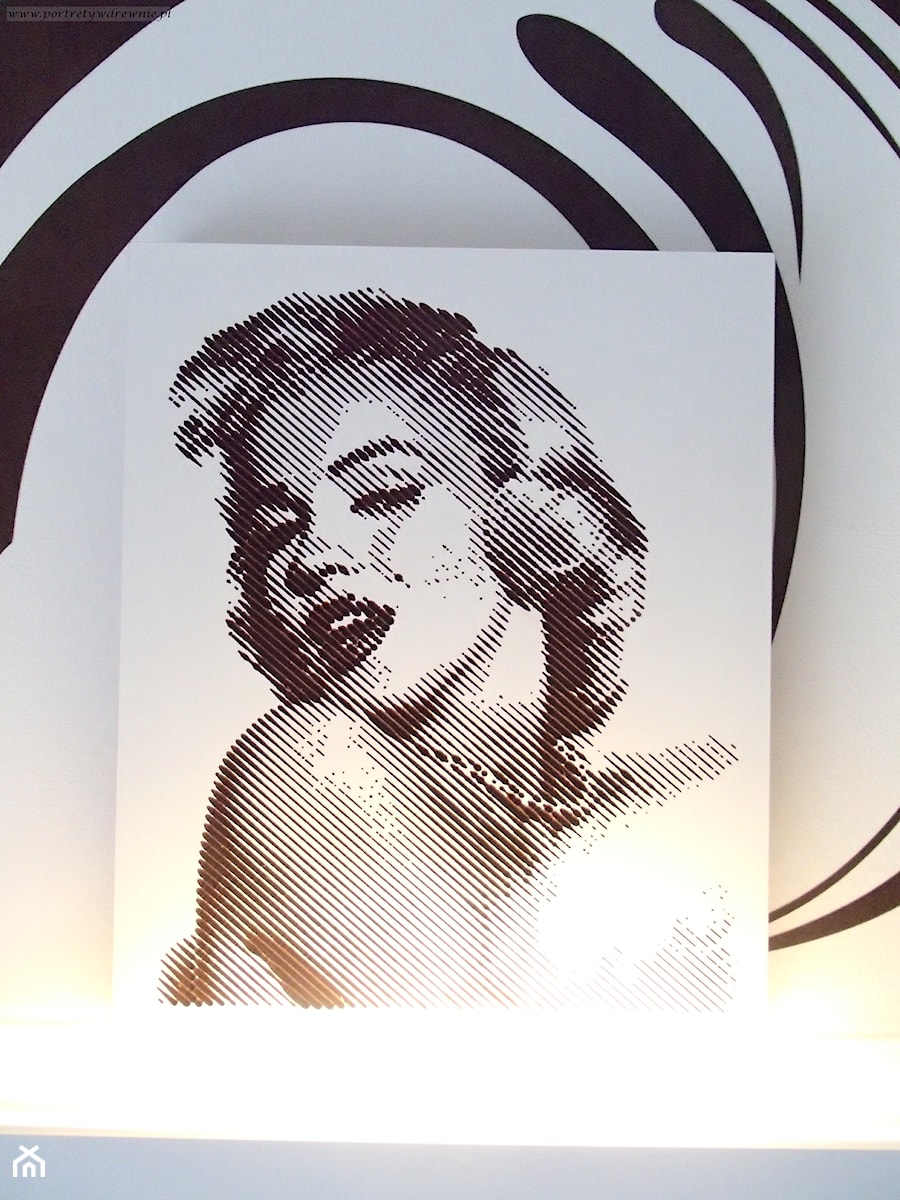 Merylin Monroe - portret w stylu halftone wykonany metodą drzeworytu - zdjęcie od Portrety w drewnie