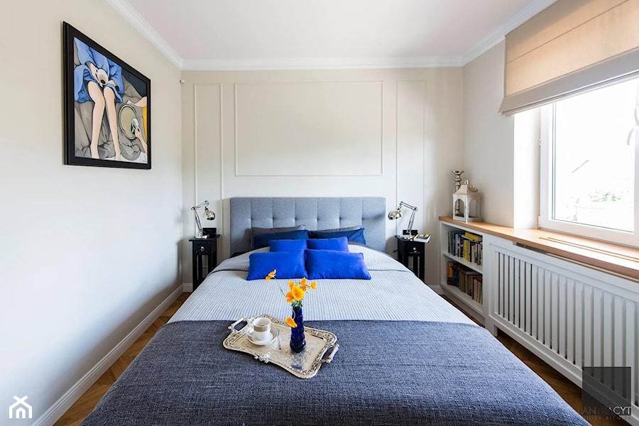Realizacja - mieszkanie w stylu eklektycznym - Mała beżowa sypialnia, styl nowoczesny - zdjęcie od Antracyt