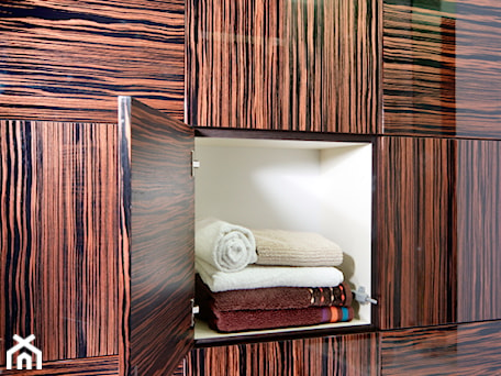 Aranżacje wnętrz - Łazienka: sypialnia z drewnianą łazienką - Łazienka, styl nowoczesny - noomo studio architektury . Przeglądaj, dodawaj i zapisuj najlepsze zdjęcia, pomysły i inspiracje designerskie. W bazie mamy już prawie milion fotografii!