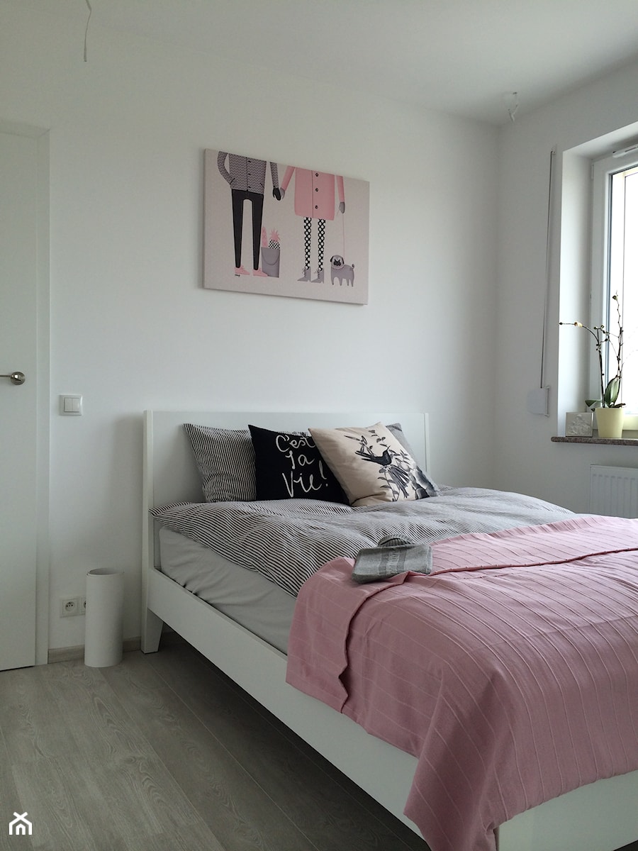 Projekt 5 - Średnia biała sypialnia - zdjęcie od Sylwia Królikowska-Ciągło / Atelier wnętrzarskie
