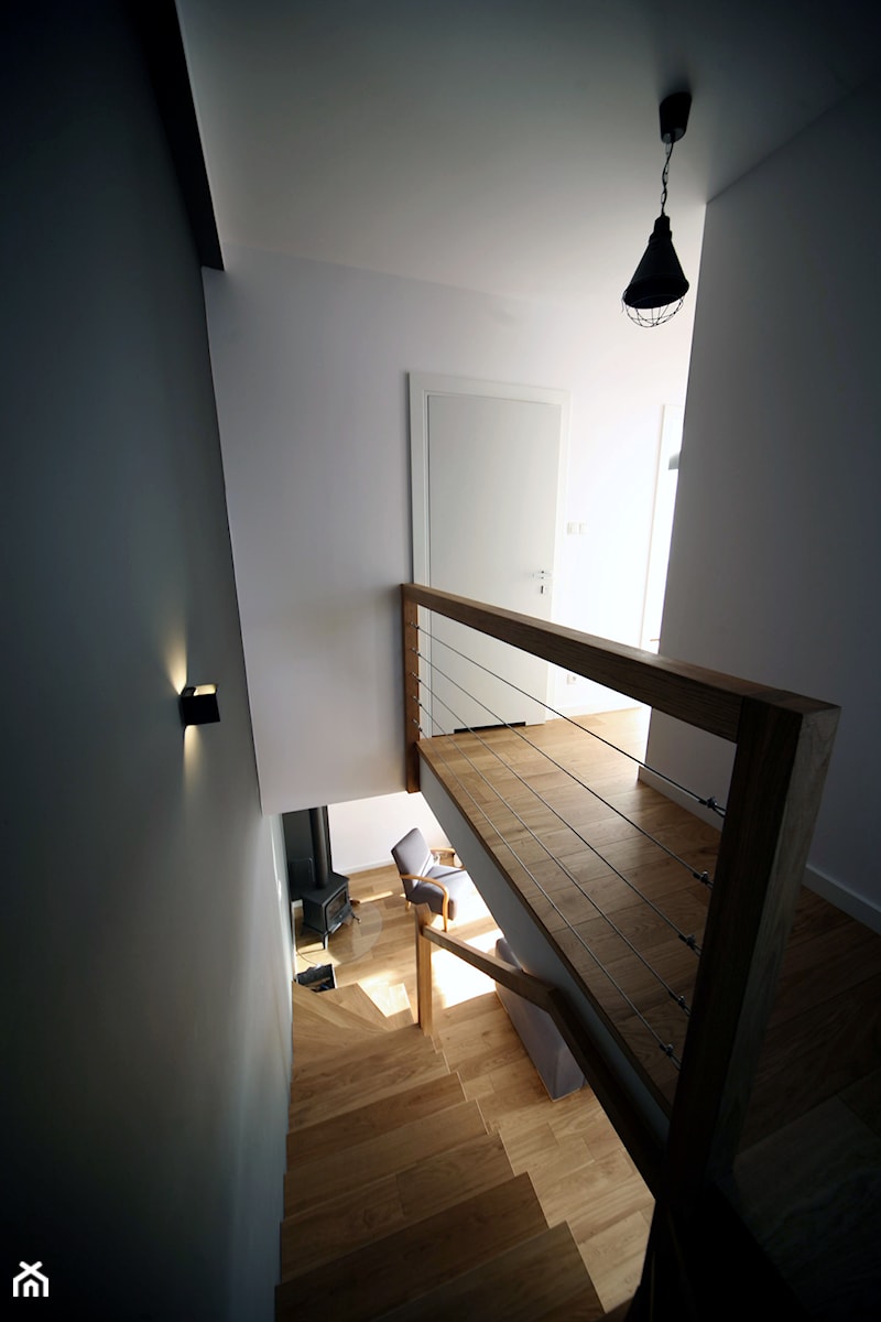 GREY SCALE dom szeregowy Biedrusko - Schody, styl minimalistyczny - zdjęcie od Pracownia Projektowania i Aranżacji Wnętrz Ewa Zawartowska