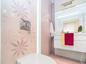 Wieliczka, Chrobrego mieszkanie 37m2 z antresolą - Mała na poddaszu bez okna z lustrem z punktowym oświetleniem łazienka, styl tradycyjny - zdjęcie od Joanna Sokołowska 4
