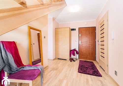 Wieliczka, Chrobrego mieszkanie 37m2 z antresolą - Duży beżowy hol / przedpokój, styl tradycyjny - zdjęcie od Joanna Sokołowska 4