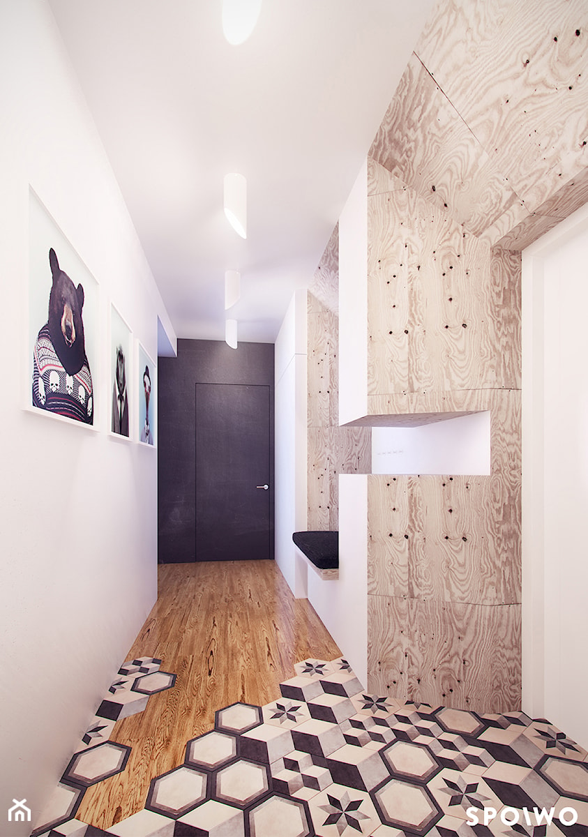 Hol nowoczesny ze sklejką - zdjęcie od SPOIWO studio