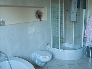 łazienka istniejąca przed projektem - zdjęcie od SPOIWO studio