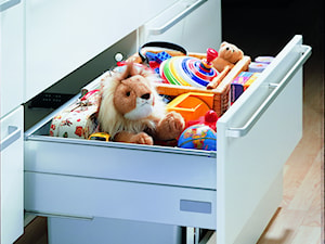 Komoda w pokoju dziecka - idealne rozwiązanie dla rodziców - zdjęcie od Forestor KAM meble kuchenne