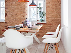 Dom w Górach Orlickich - Średnia biała jadalnia jako osobne pomieszczenie, styl skandynawski - zdjęcie od Kwadraton