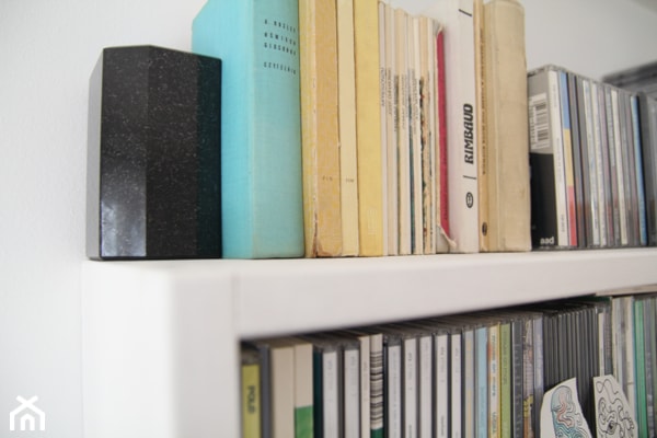 Graniatowy ogranicznik na półkę z książkami - zdjęcie od W Z O R C O W N I A