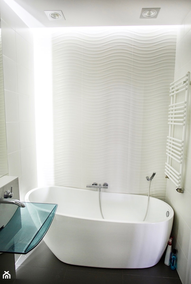 łazienka w stylu nowoczesnym - Z punktowym oświetleniem łazienka, styl nowoczesny - zdjęcie od 1metr2.pl
