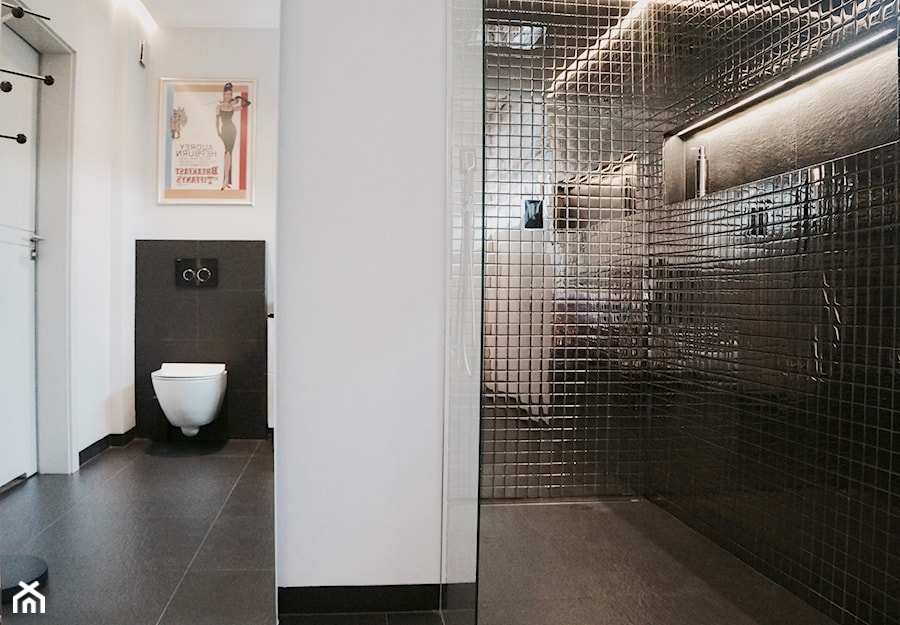 łazienka styl nowoczesny - Średnia na poddaszu bez okna łazienka, styl nowoczesny - zdjęcie od 1metr2.pl