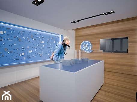 Aranżacje wnętrz - Wnętrza publiczne: Showroom firmy General Electric - blok studio. Przeglądaj, dodawaj i zapisuj najlepsze zdjęcia, pomysły i inspiracje designerskie. W bazie mamy już prawie milion fotografii!