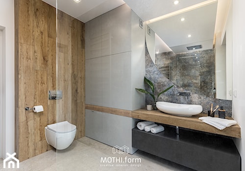 MOTHI.FORM ⋅ INSPIRUJĄCY DOM ⋅ BIBICE - Średnia z lustrem z punktowym oświetleniem łazienka, styl nowoczesny - zdjęcie od MOTHI.form