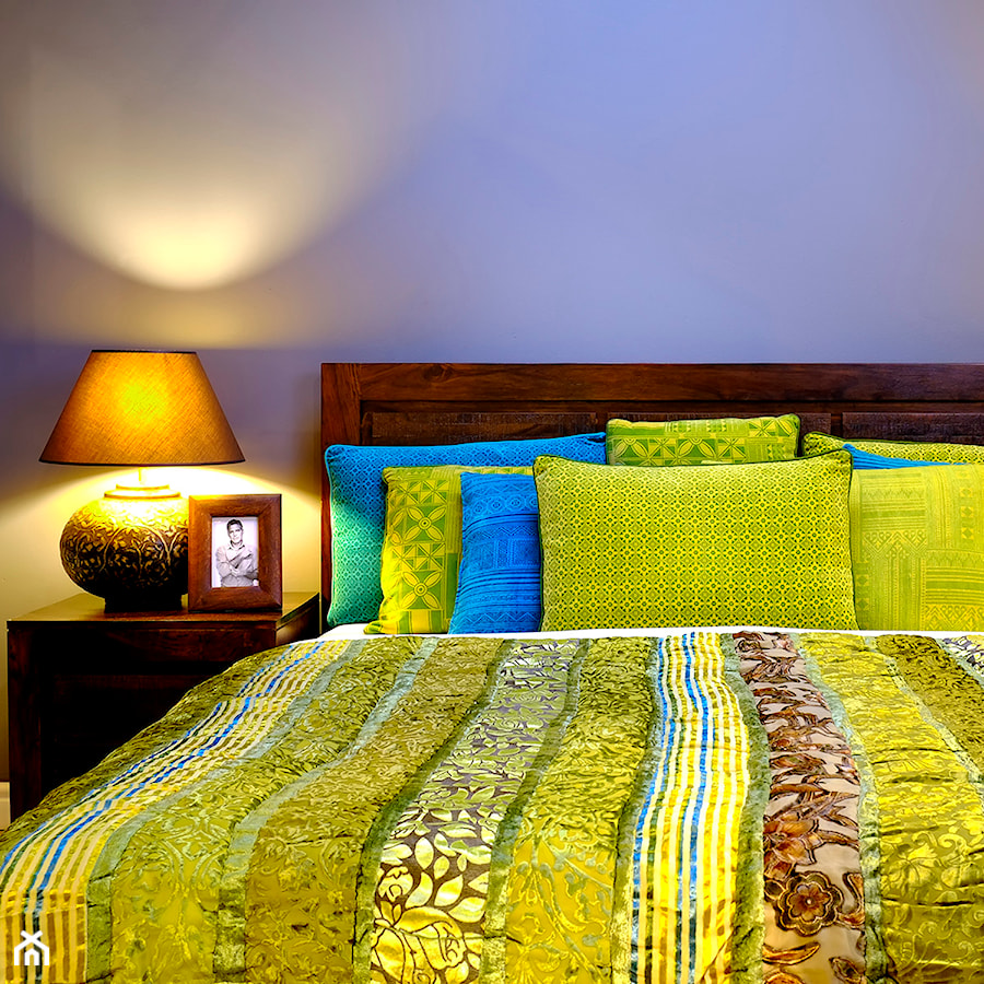 Mała szara sypialnia, styl tradycyjny - zdjęcie od Sharda Home