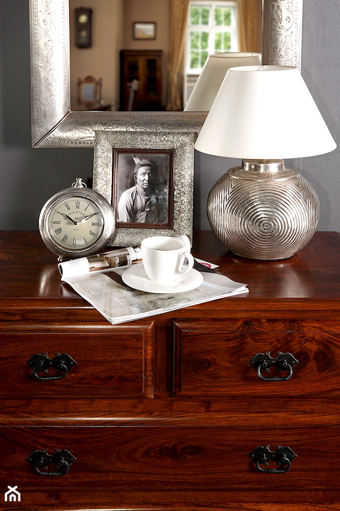 Mała brązowa szara jadalnia jako osobne pomieszczenie - zdjęcie od Sharda Home - Homebook