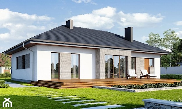 projekt domu z białą elewacją, duży taras, duże przeszklenia, szary dach