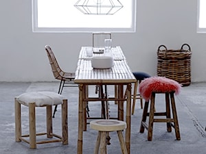 Mała biała jadalnia jako osobne pomieszczenie - zdjęcie od ChwilaInspiracji