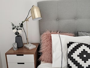 Kobieca sypialnia - Mała biała sypialnia, styl skandynawski - zdjęcie od Sylwia Skupińska