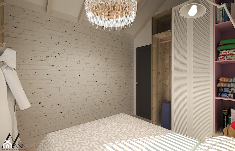 Dom letniskowy na wynajem - Mała biała szara sypialnia na poddaszu, styl skandynawski - zdjęcie od Agata Hann Architektura Wnętrz