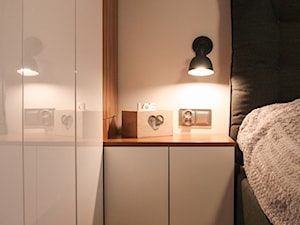 Realizacja w Markach - Mała szara sypialnia, styl nowoczesny - zdjęcie od AS-MEB producent kuchni i mebli