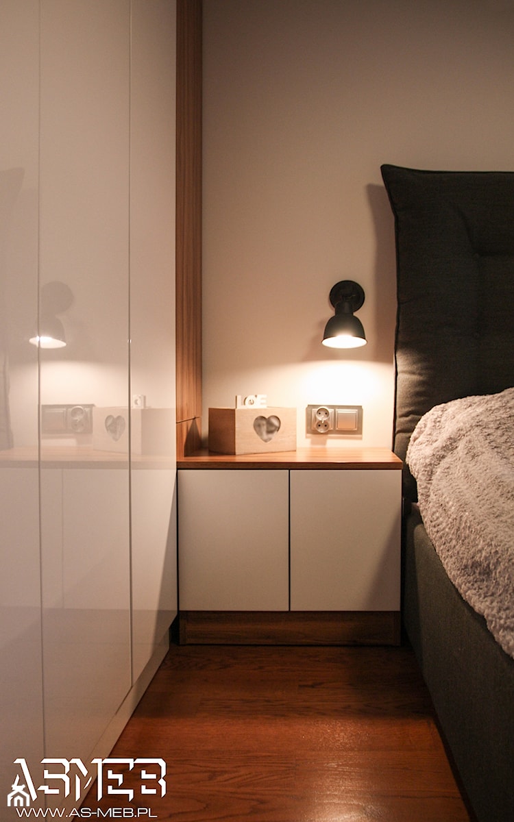 Realizacja w Markach - Mała szara sypialnia, styl nowoczesny - zdjęcie od AS-MEB producent kuchni i mebli