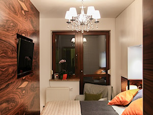 Realizacja w Piastowie - Mała biała sypialnia z balkonem / tarasem, styl tradycyjny - zdjęcie od AS-MEB producent kuchni i mebli