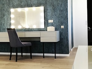 REALIZACJA -DOM POD BYDGOSZCZĄ - Średnia biała szara z biurkiem sypialnia, styl nowoczesny - zdjęcie od APA TROJANOWSCY