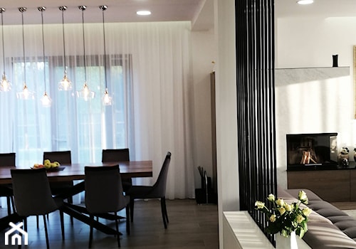 REALIZACJA -DOM POD BYDGOSZCZĄ - Duża biała jadalnia jako osobne pomieszczenie, styl nowoczesny - zdjęcie od APA TROJANOWSCY