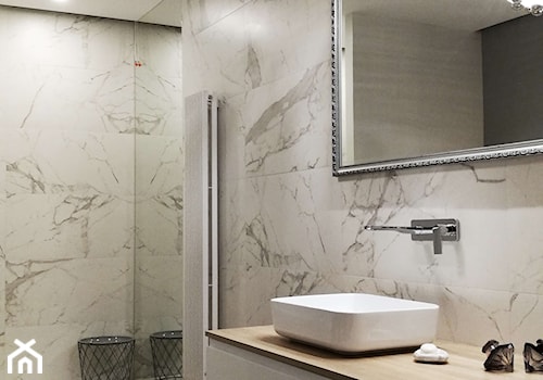 REALIZACJA - ŁAZIENKA TORUŃ - Średnia bez okna z lustrem łazienka, styl nowoczesny - zdjęcie od APA TROJANOWSCY