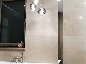 REALIZACJA -DOM POD BYDGOSZCZĄ - Średnia z punktowym oświetleniem łazienka z oknem, styl nowoczesny - zdjęcie od APA TROJANOWSCY