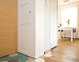 przedpokój i korytarz - Średni biały hol / przedpokój - zdjęcie od Fawre s.c. - Homebook