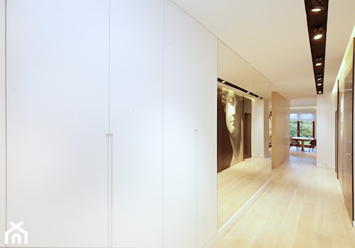 przedpokój i korytarz - Średni beżowy biały hol / przedpokój - zdjęcie od Fawre s.c.
