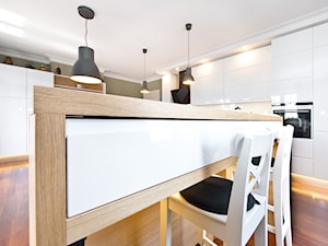 Kuchnia - Średnia jadalnia w kuchni, styl minimalistyczny - zdjęcie od Fawre s.c.