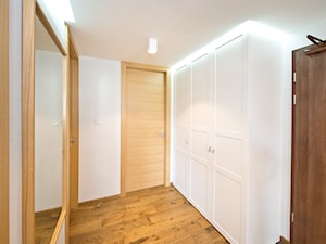przedpokój i korytarz - Średni biały hol / przedpokój - zdjęcie od Fawre s.c.
