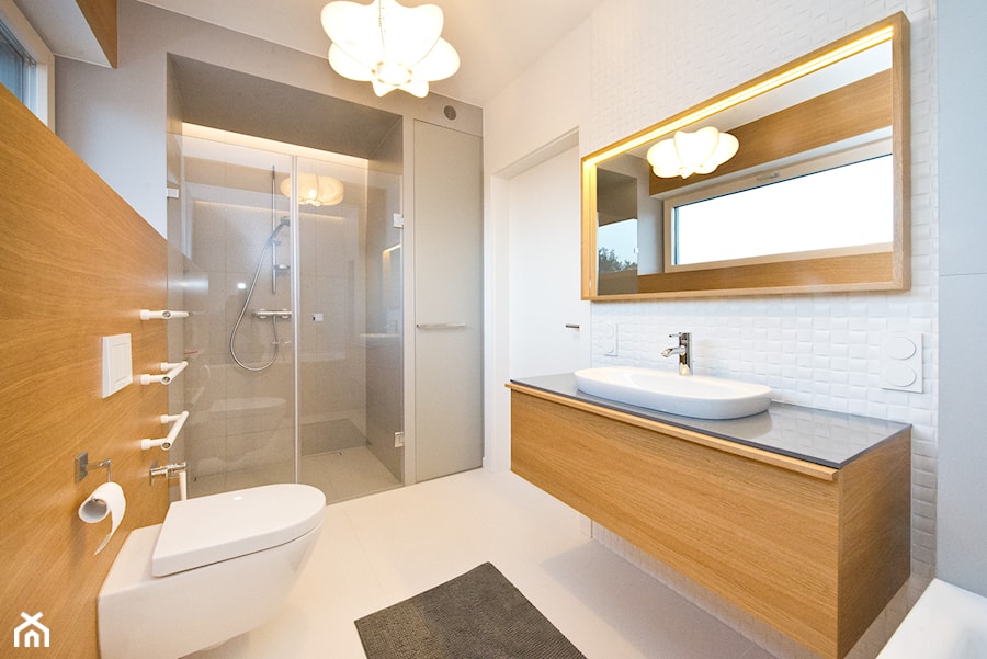 Łazienka, toaleta - Średnia z lustrem łazienka z oknem, styl nowoczesny - zdjęcie od Fawre s.c.