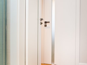 przedpokój i korytarz - Mały szary hol / przedpokój - zdjęcie od Fawre s.c.