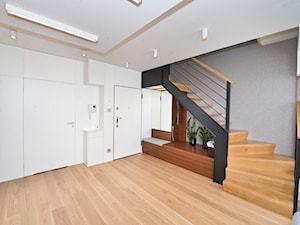 przedpokój i korytarz - Schody zabiegowe wachlarzowe drewniane - zdjęcie od Fawre s.c.