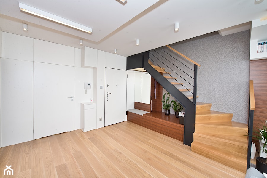 przedpokój i korytarz - Schody zabiegowe wachlarzowe drewniane - zdjęcie od Fawre s.c.