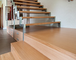 przedpokój i korytarz - Schody dwubiegowe drewniane metalowe - zdjęcie od Fawre s.c. - Homebook