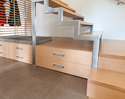 przedpokój i korytarz - Schody jednobiegowe drewniane metalowe - zdjęcie od Fawre s.c. - Homebook