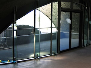 Giete ściany cało szklane, szkło akustyczne, Alwernia Studio - Wnętrza publiczne, styl nowoczesny - zdjęcie od Alpina Ogrody Zimowe & Szkło Architektoniczne