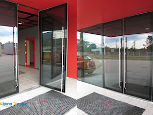 szkło architektoniczne - elewacja, wejscie - Wnętrza publiczne, styl minimalistyczny - zdjęcie od Alpina Ogrody Zimowe & Szkło Architektoniczne