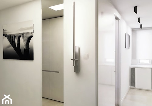 Mały Apartament - Średni biały hol / przedpokój, styl nowoczesny - zdjęcie od Manufaktura Projektów