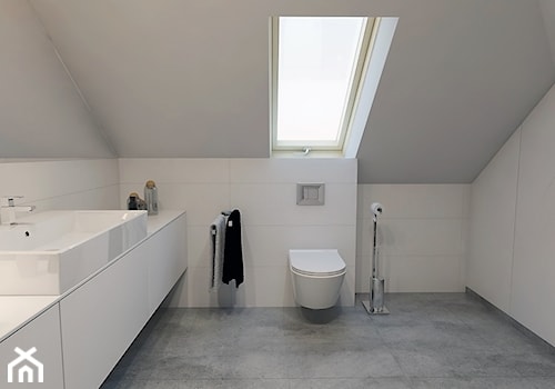 BATHROOM I 4 I 2018 - Duża na poddaszu łazienka, styl minimalistyczny - zdjęcie od Manufaktura Projektów