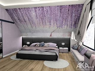 Jasna fioletowa sypialnia ze skosami