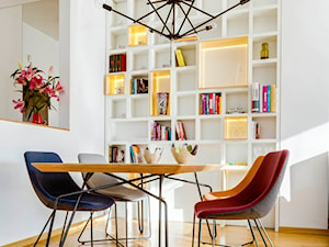 Apartament w Libertowie pod Krakowem - Poddasze - Mała biała jadalnia jako osobne pomieszczenie, styl minimalistyczny - zdjęcie od Biuro Architektoniczne Łukasz Pióro